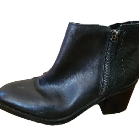 Crown Vintage Black Leather Scale Detail Zip-up Square Heeled Booties-Size 9.5 - Picture 2 of 9